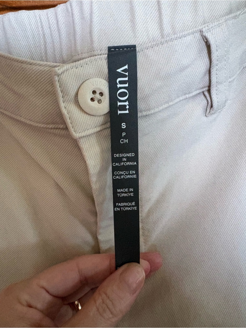 Vuori chinos in Light Tan - Casual Everyday
